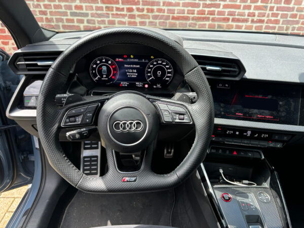 Audi_magnetic_shift_paddles_carbon_LED_1