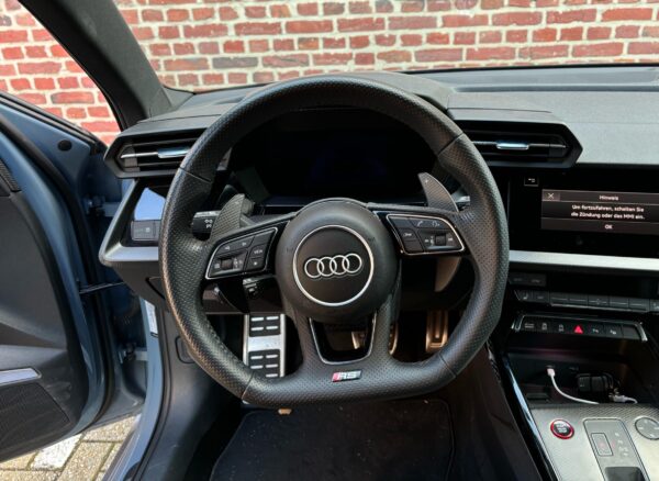 Audi_magnetic_shift_paddles_carbon_LED_2